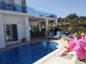 Pool Apr 2021