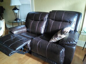 ...and the loveseat reclines.