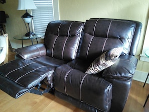 ...and the loveseat reclines.