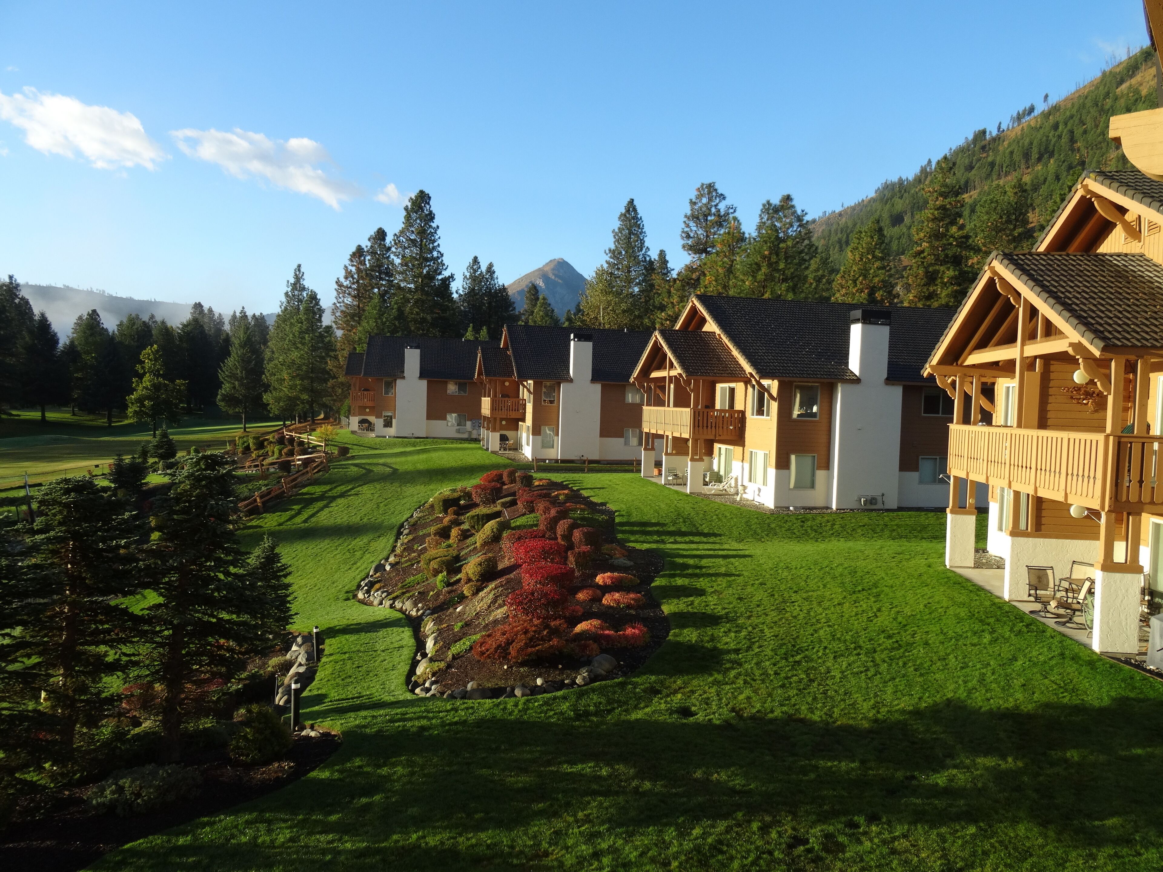 Spring & Summer in Leavenworth! Pools, hot tub. Huge, view Spring & Summer in Leavenworth! Pools, hot tub. Huge, view
