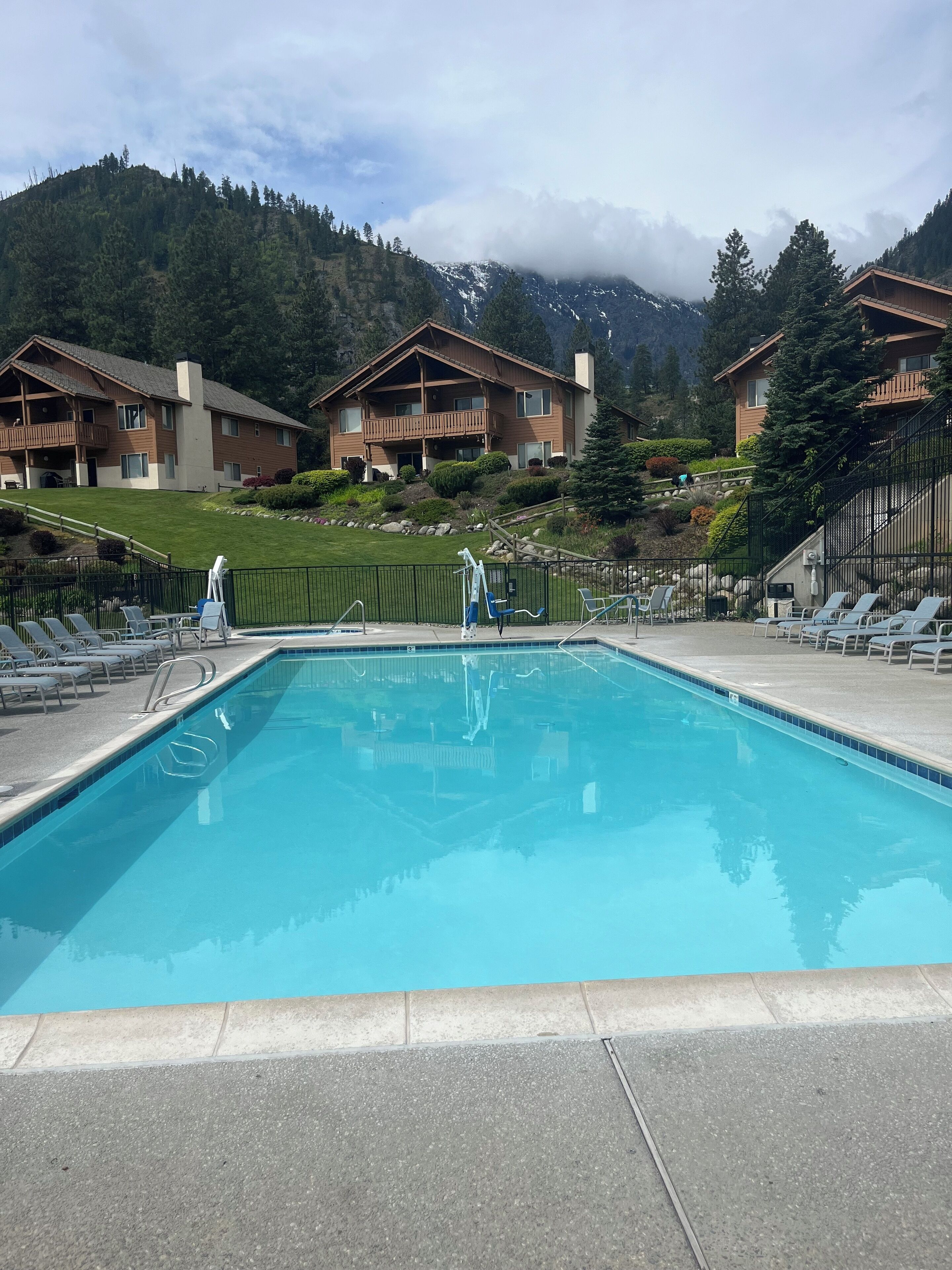 Spring & Summer in Leavenworth! Pools, hot tub. Huge, view Spring & Summer in Leavenworth! Pools, hot tub. Huge, view