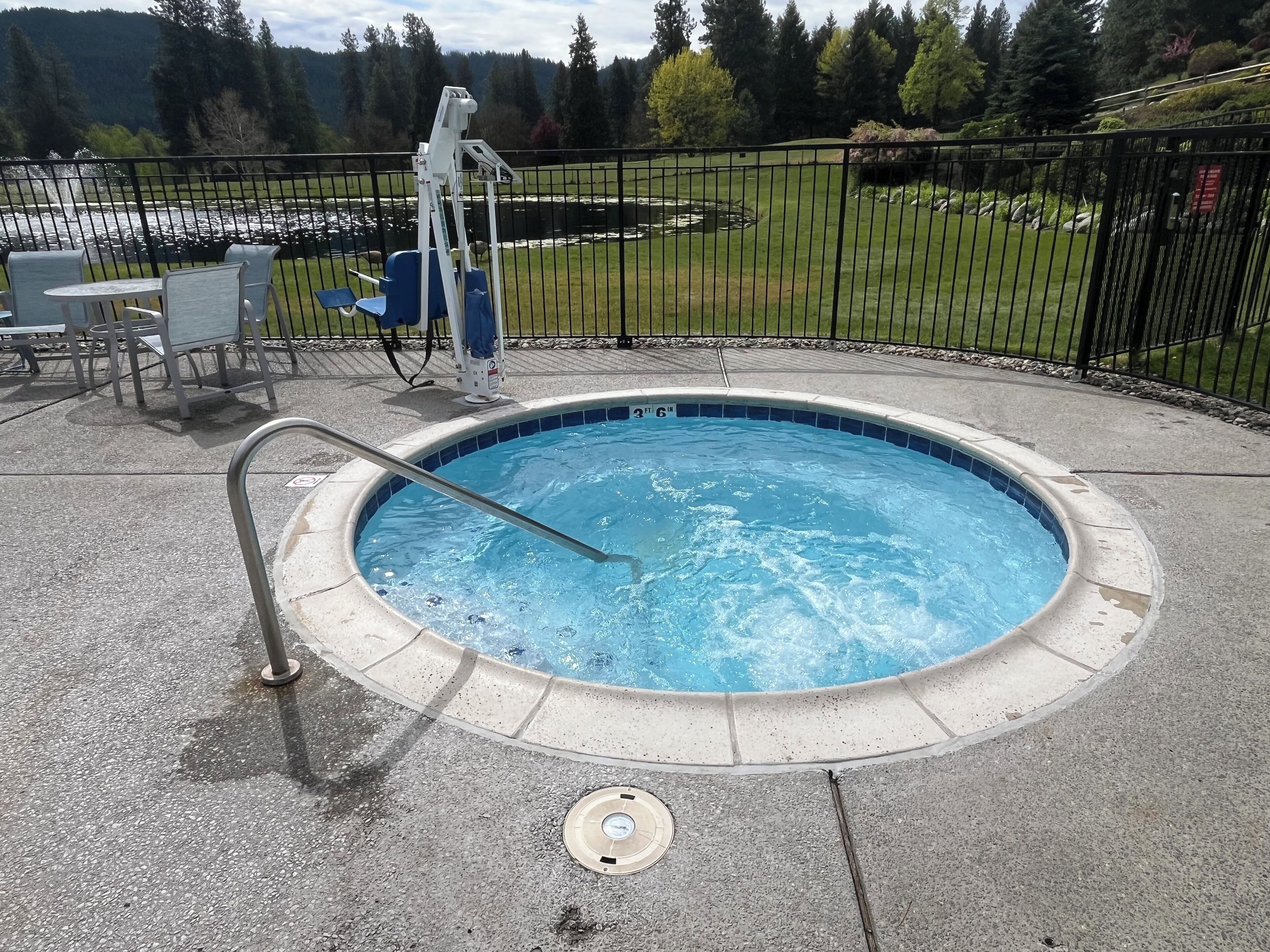 Spring & Summer in Leavenworth! Pools, hot tub. Huge, view Spring & Summer in Leavenworth! Pools, hot tub. Huge, view