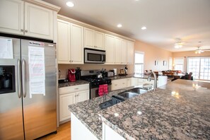 Kitchen with breakfast bar
