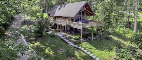 Y-Knott Lodge - Drone view from the lake