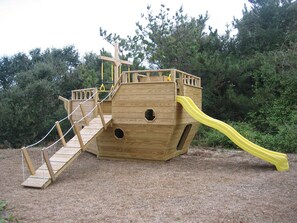 Private 8' x 14' Amish-built Pirate Ship