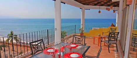 Dine And Relax On The Terraza Morning And Night. Wonderful!!