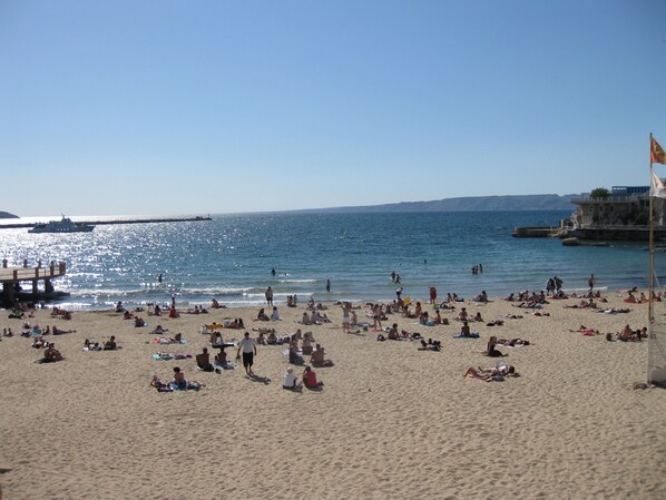 The beach of the Catalans to take a dive