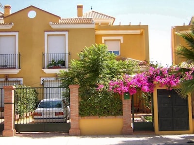 VERY COZY HOUSE WITH POOL ON THE BEACH - PORT OF STA. MARIA 'CADIZ,  