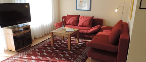 Wohnzimmer mit 2 ausziehbaren Schlafsofas