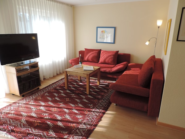 Wohnzimmer mit 2 ausziehbaren Schlafsofas