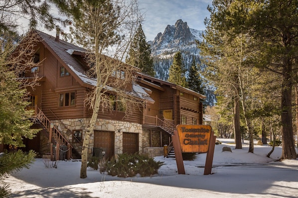 Only one mile from skiing in June Mountain and 45 minutes from Yosemite.