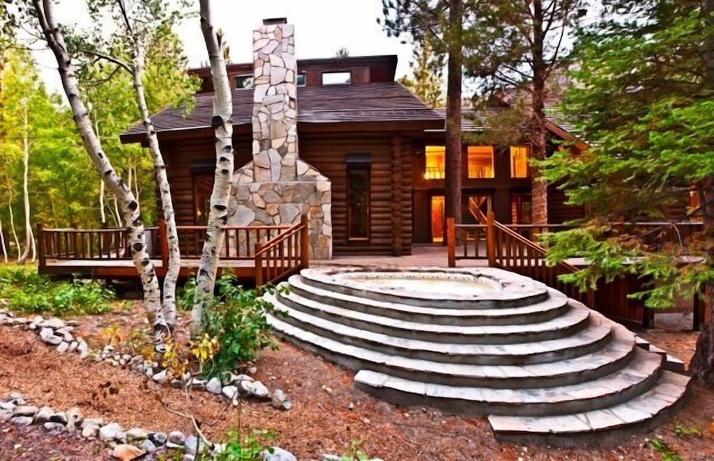 Yosemite Gateway Chalet with Outdoor Hydrotherapy Tub - June Lake