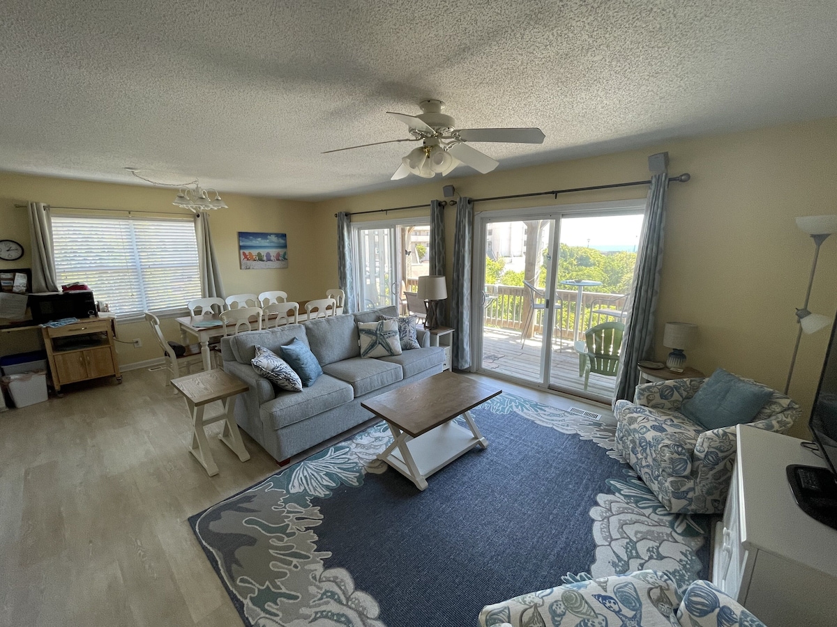 Easy Beach Access! Ocean View, JULY 4 short stay!! 4Bd/3Ba,