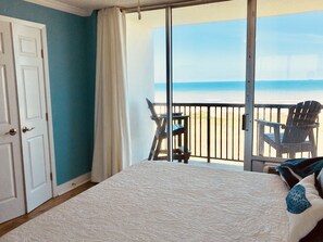 Master bedroom - note bedroom door...not always common at Islander East!