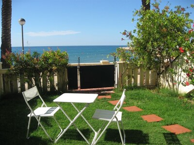 Apartamento en Sitges, 1ª linea de mar, wi-fi gratis, aire ac. y piscina com.