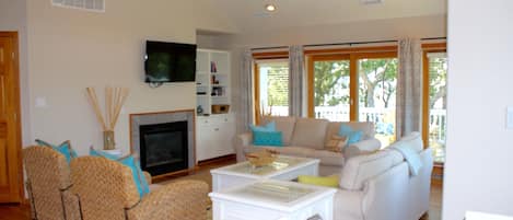 Bright, clean living room; new furniture, smart TV, sliders to deck...