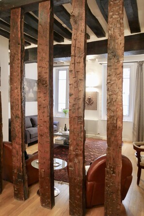 17th century beams are separating the sitting-room to the kitchen/dining area