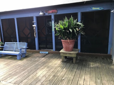 THE WEE BUNGALOW*NEAR MARINA AND BOARDWALK*$1200 MONTHLY  NOV - MAY 