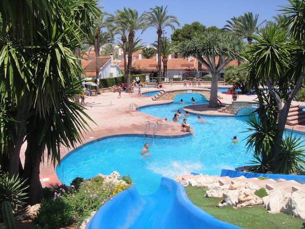 2 flumes into the fantastic pool (Gated and shared by resort only)