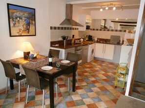 Fully equipped kitchen and dining area