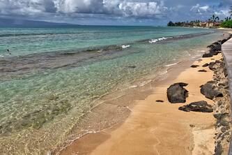 Ocean-Front jewel & amazing views, here the ocean is your backyard.