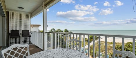 Beautiful Balcony Waterfront complete Gulf view 