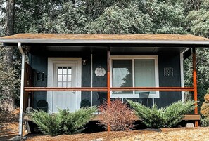 Front View of Maple Leaf Cottage