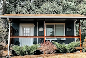 Front View of Maple Leaf Cottage
