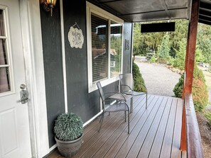 Front Porch of Maple Leaf Cottage