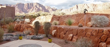 "SERENE DESERT GETAWAY"   COME RELAX!!