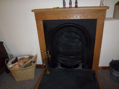 Spacious Peak District Apartment, Pets Welcome, Sleeps 2, Open Fire