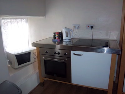 Spacious Peak District Apartment, Pets Welcome, Sleeps 2, Open Fire