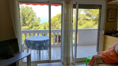 Apartment in Cap Salou next to the beach and with communal pool.