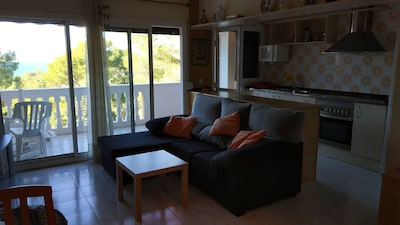 Apartment in Cap Salou next to the beach and with communal pool.