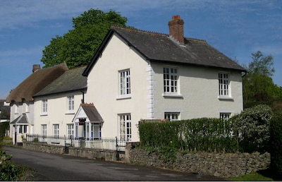 Geräumiges Cottage mit 5 Betten und Whirlpool im Dorf North Devon