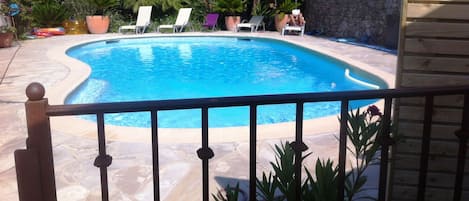 Piscine accessible entre 10h et 18h 