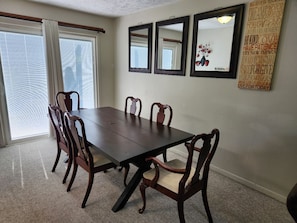 Table seats 6 persons