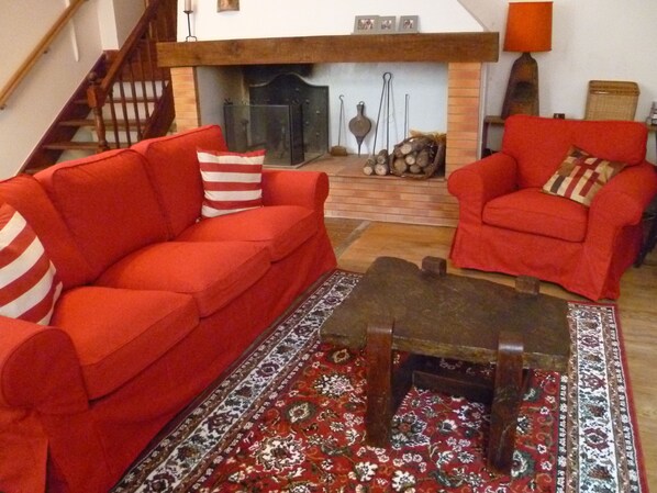 Delightful and comfortable living room
in lovely home.
