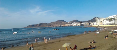 Playa de Las Canteras mirando a la Isleta