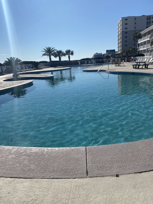 Large Family Pool - Newly resurfaced