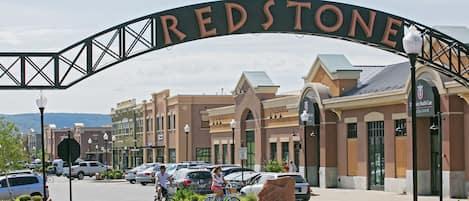 Redstone Marketplace, a walkable shopping, dinning & activity area of Park City.