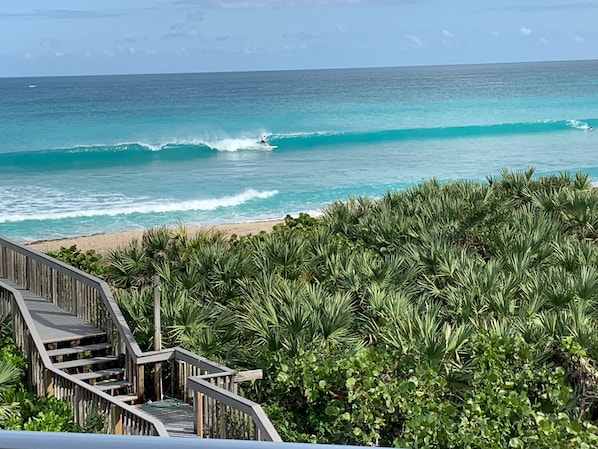 Vista para praia/oceano