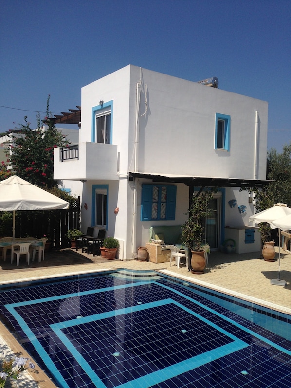 Pool, patio and courtyard