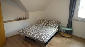 Schlafzimmer1 mit Sofa
(kann auch zum Schlafen umgebaut werden)