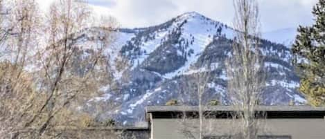 The Aspen's Condos are perfectly situated between the town of Jackson and Jackson Hole Ski Resort