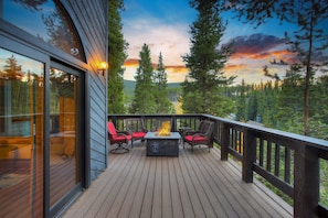 Wrap-around deck w/ firepit and bbq, great views and plenty of seating.