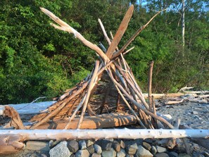 Kids love to make driftwood forts on the beach