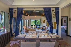 Dining room at Nianna Spring Farm 