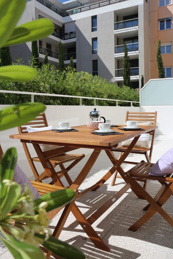 A 15 m2 is available for your use to enjoy a casual breakfast