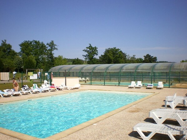 Accès libre aux 2 Piscines, dont une est chauffée et couverte